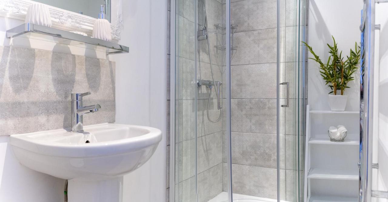 Celias Apartment Leek Ngoại thất bức ảnh